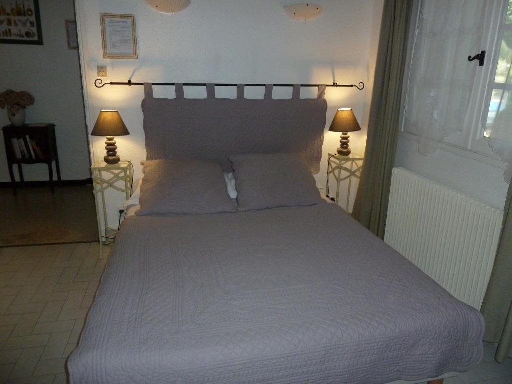 Mas De Valiguiere Hotell Saze  Rum bild