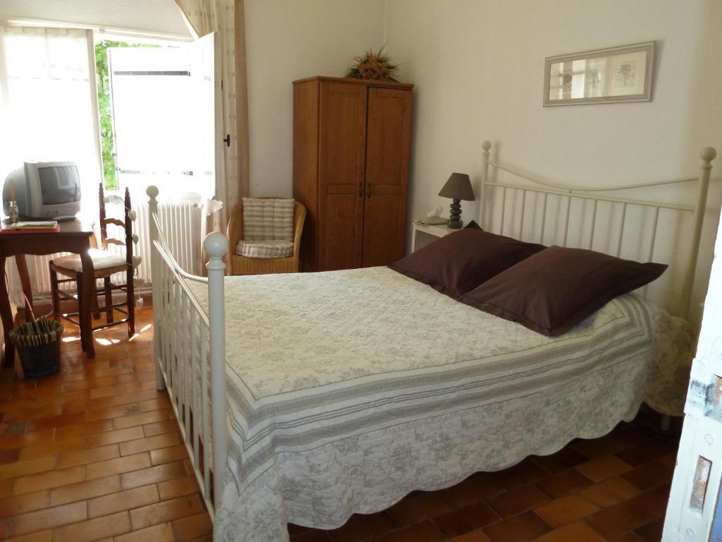 Mas De Valiguiere Hotell Saze  Exteriör bild