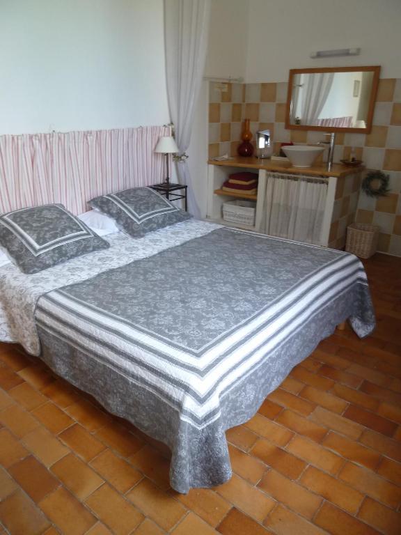 Mas De Valiguiere Hotell Saze  Rum bild