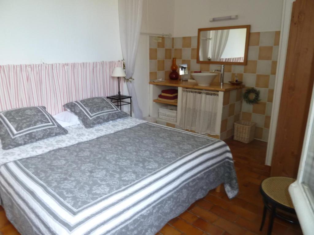 Mas De Valiguiere Hotell Saze  Rum bild