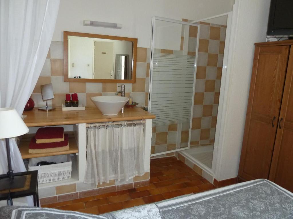 Mas De Valiguiere Hotell Saze  Rum bild