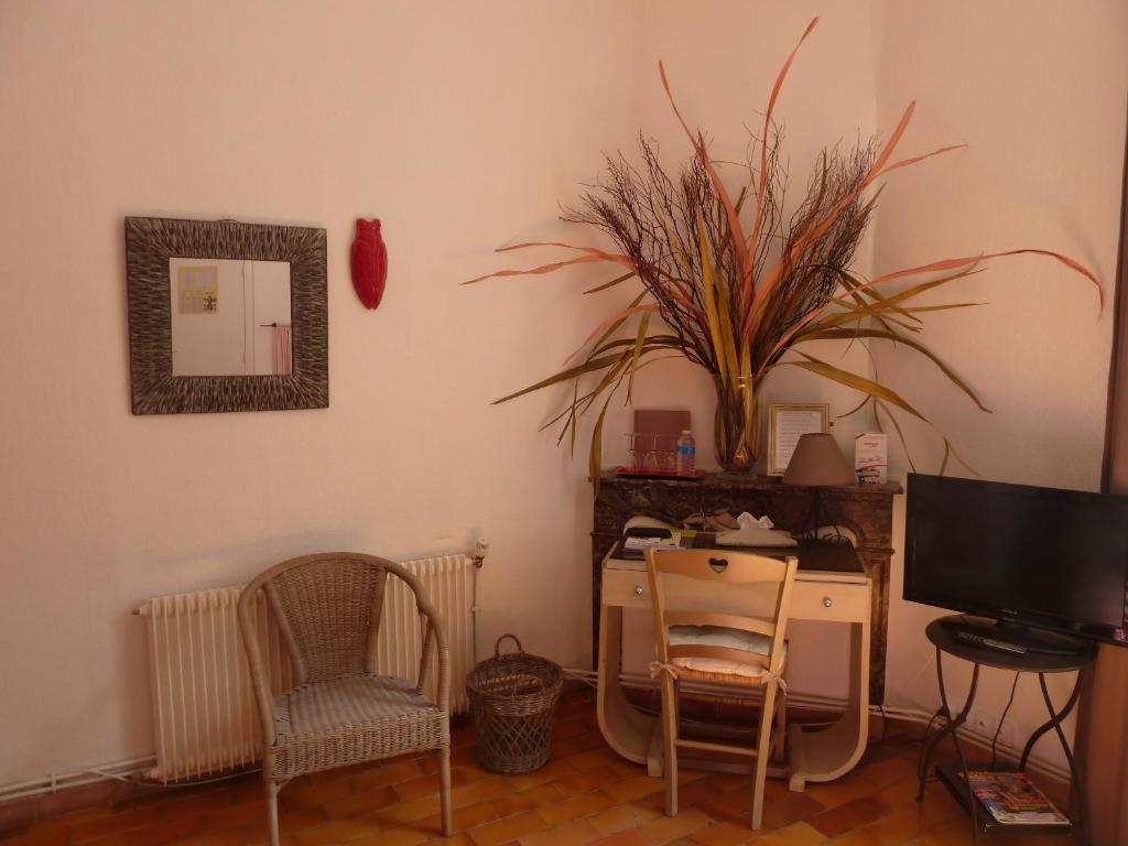 Mas De Valiguiere Hotell Saze  Rum bild