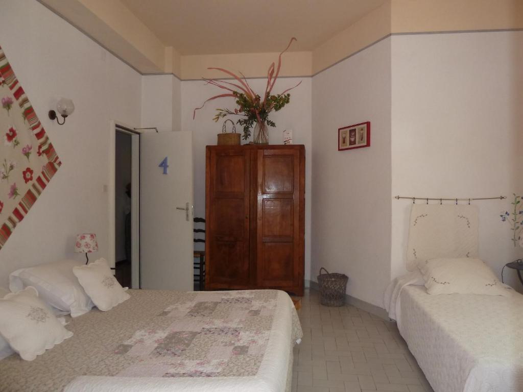 Mas De Valiguiere Hotell Saze  Rum bild