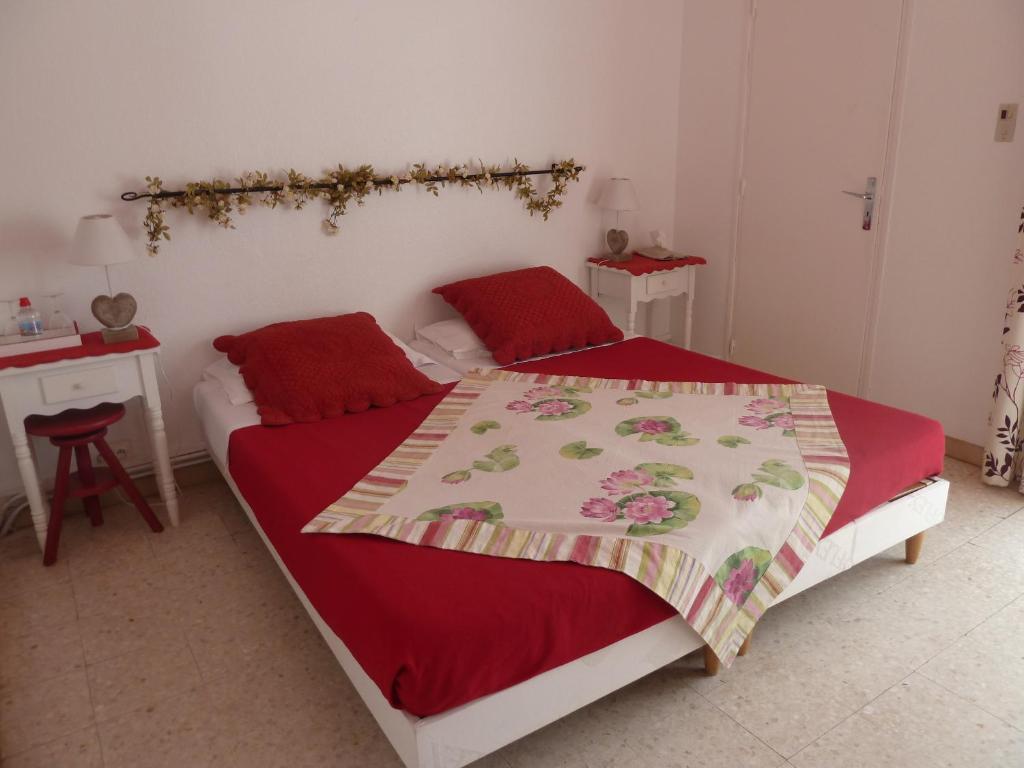 Mas De Valiguiere Hotell Saze  Rum bild
