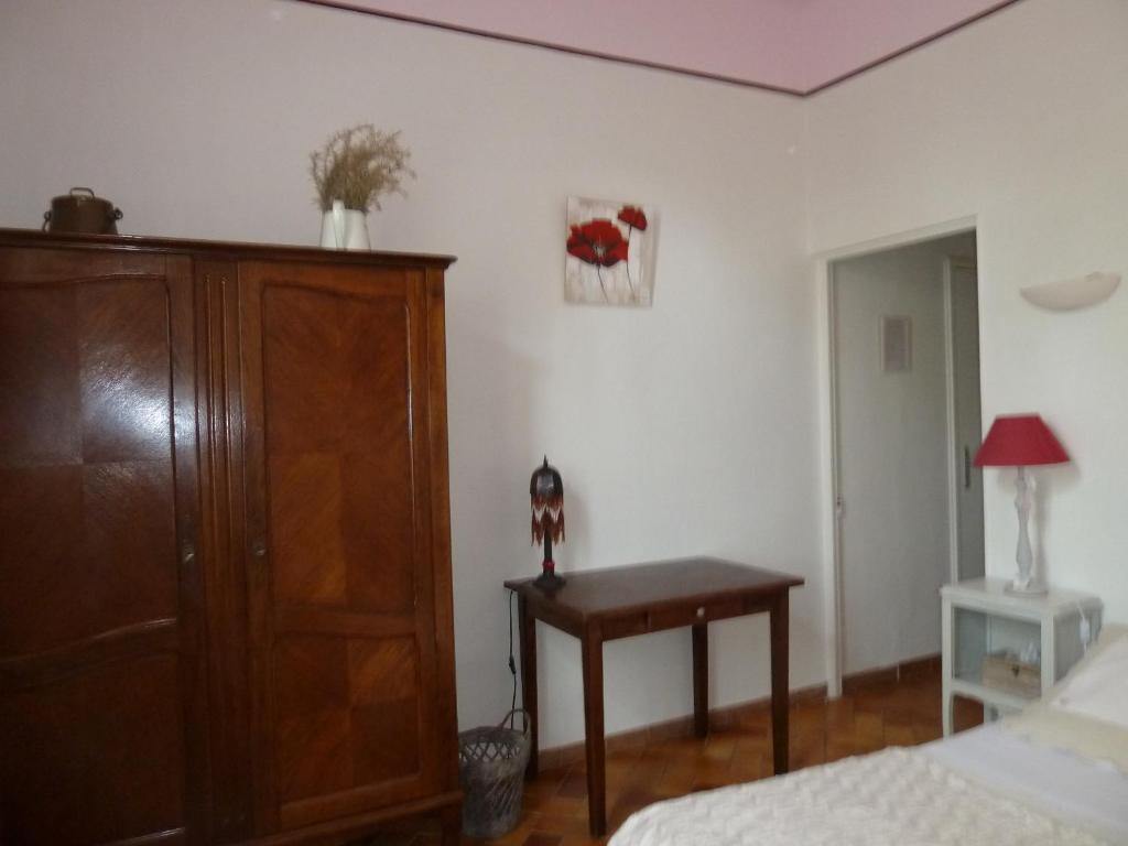 Mas De Valiguiere Hotell Saze  Rum bild