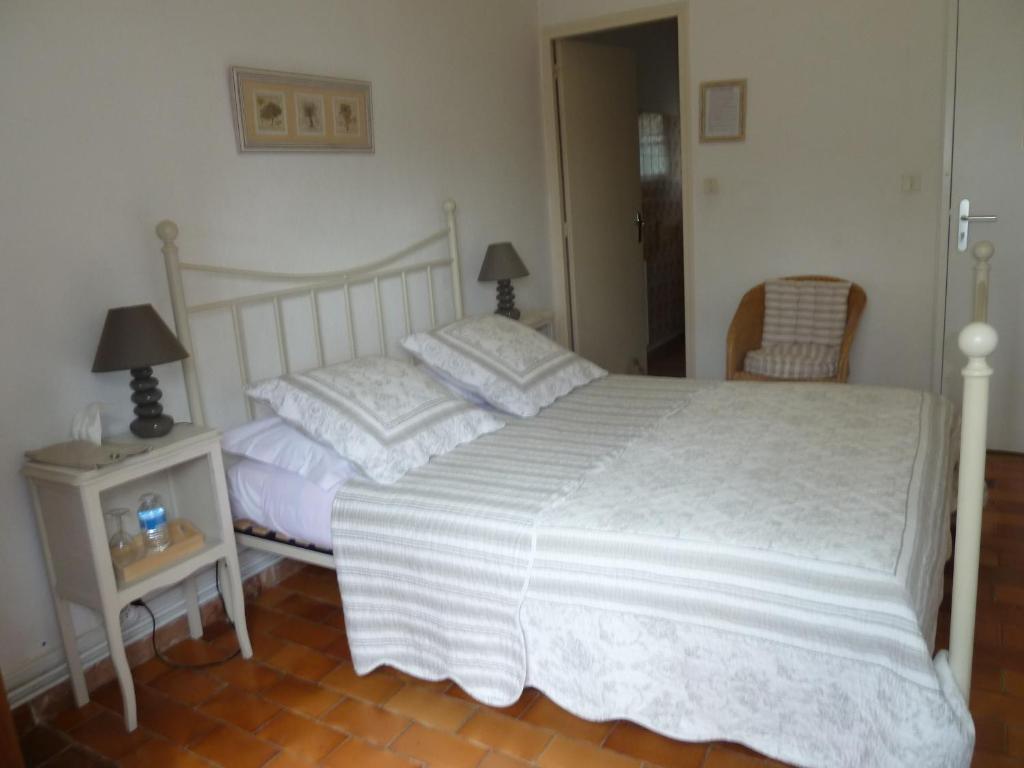 Mas De Valiguiere Hotell Saze  Rum bild